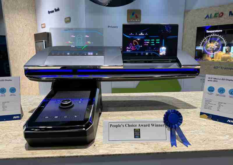 NG大舞台车用Micro LED Display HMI解决方案获”最佳车用显示奖”，，以用户为中心开发，，，，针对前座驾驶与乘客设计兼具娱乐与安全的高画质屏幕，，，，包含车舱前座的Micro LED透明屏幕及全球首款内建镜头的智慧Micro LED显示器