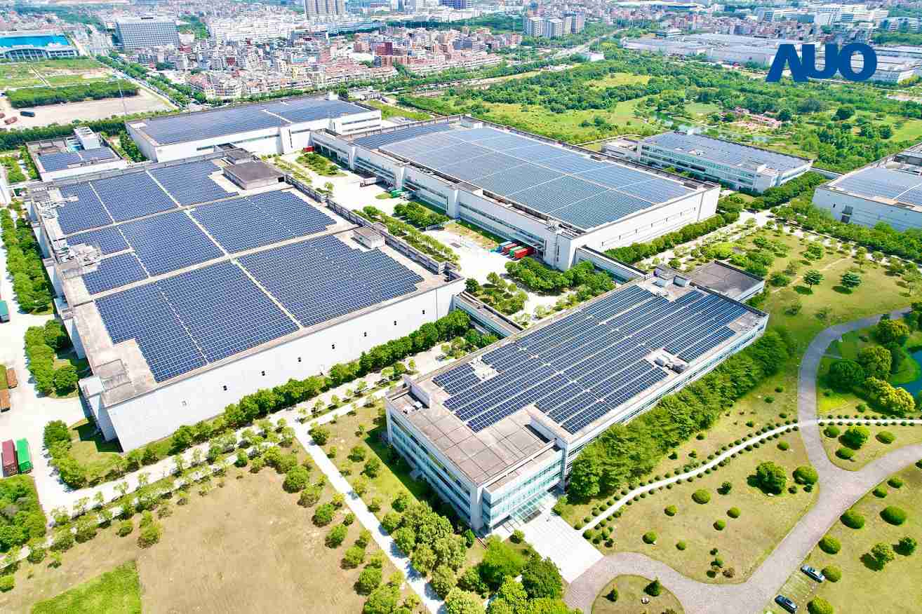 NG大舞台厦门推动智能制造同时，，透过绿电创能纵深推进绿色转型，，厂区全屋顶铺设太阳能光伏板，，每年太阳能发电 2,600多万度