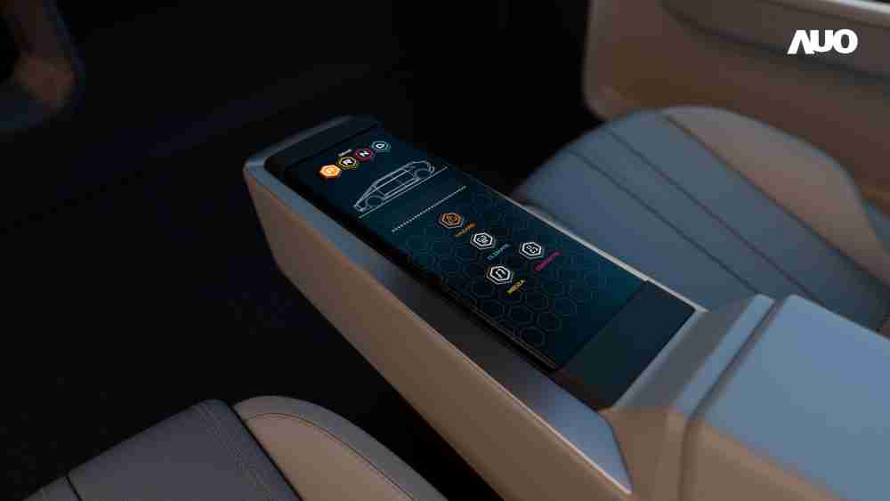 NG大舞台以人性化设计打造多变形态中控显示(Morphing Center Control)，，，，不使用时仅平面显示信息，，，进行操作时，，显示器则会动态隆起，，，转变成3D实体按钮，，并有触觉回馈，，，展示人机互动新体验